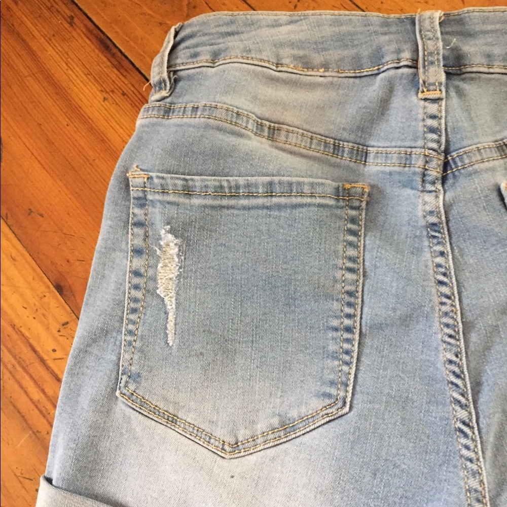 Shorts - Picture 8 of 9